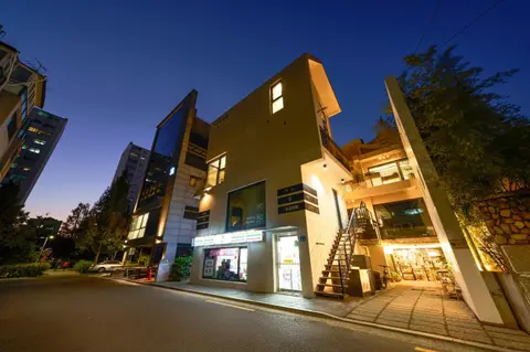 L9 Tailored Service Home near Hongik Univ Station
