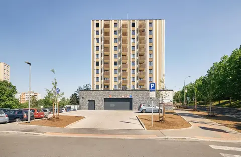 Luxury Sunny Home - AC, Free Garage, Metro, Balcony, PS5, 2nd parking on request