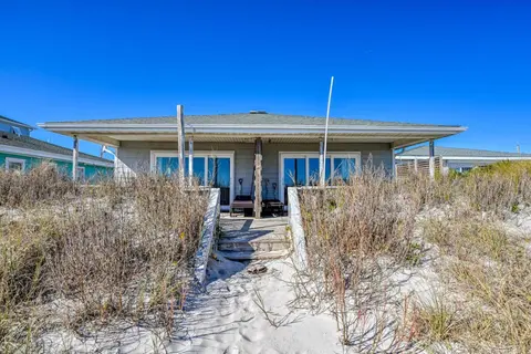 Oceanfront Beach House - Two Kitchens - Pets Allowed