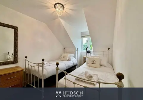 2 Bed Shrewsbury Apartment in Great Location