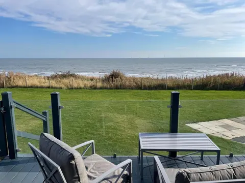 7A Dolphin Point