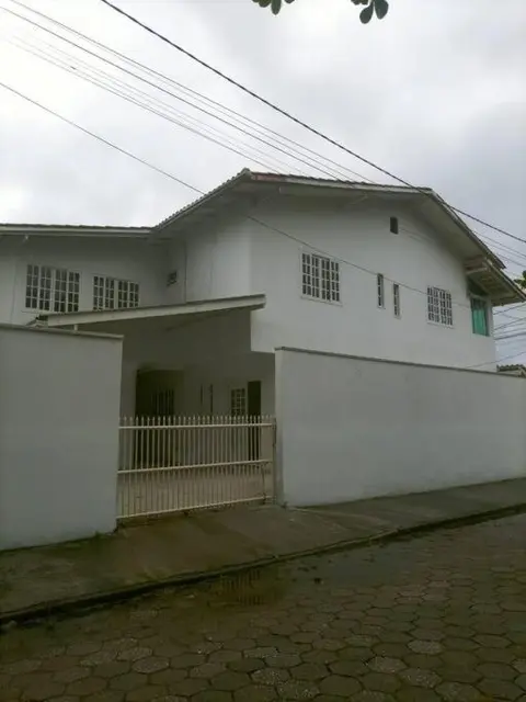 Casa pé na área