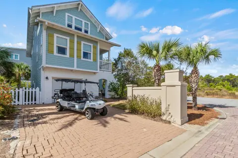 6-Seater Golf Cart - Community Pool - Close to Beach, Dining and Shopping