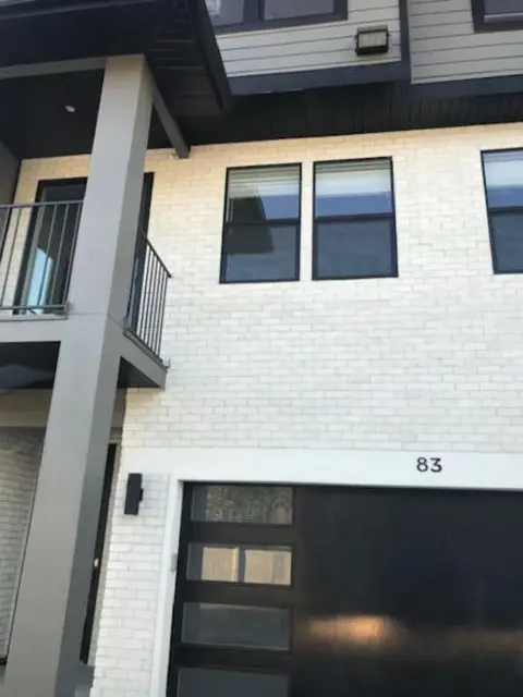 Deluxe Classy TownHouse With 2 car Garage, Work or Family!