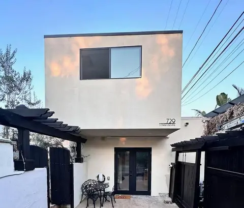 New Private Villa By Beverly Hills and The Grove Spacious 2 Story Unit in the Best Part of LA