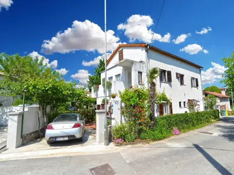 Spacious apartment with garden