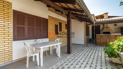 Linda Casa em Canto Grande