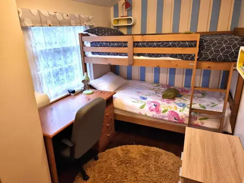 Centrally located in Canterbury with two bedrooms and a sofa bed