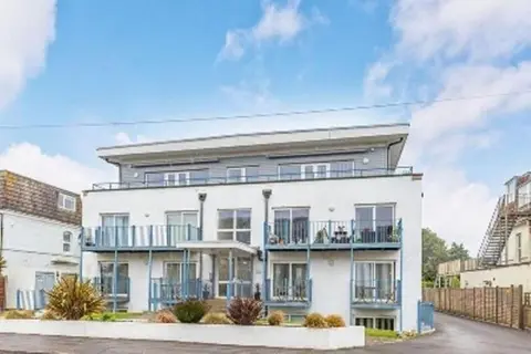 BLUE WATERS 8 by BOURNECOAST - A Stylish Flat with Balconies Near the Sandy Beaches - FM9632