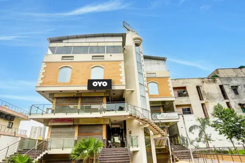 Townhouse Relax Suits A Boutique Hotel Vasundhara