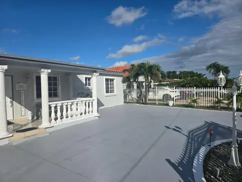 3 bedrooms 3-bathroom Pool house and jacuzzi en Hialeah