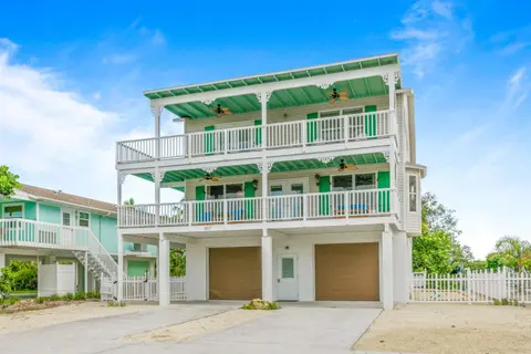 Salty Pirate - NEW Luxury Canal Front Home wWater View PoolSpa Bikes Kayaks Toys