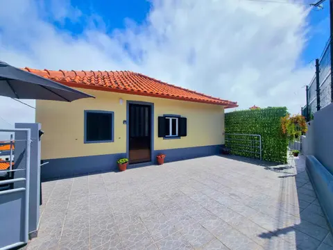 Santana Nature House Near Pico Ruivo Trails