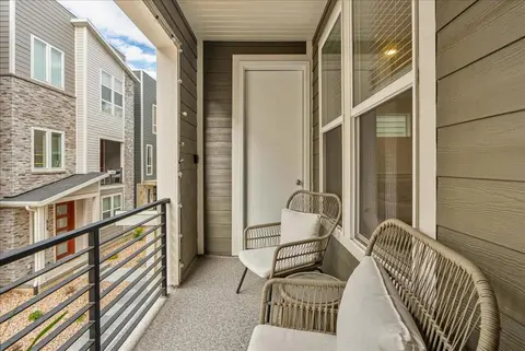 Central Location Rooftop & Balcony