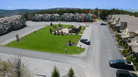 BBC11 2 Story Townhouse In Black Bear Crossing With Slope Access