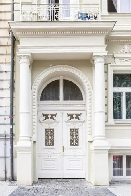 New Apartment 50m Charles Square