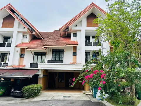 3Storey Terrace at Presint 18 5Rooms