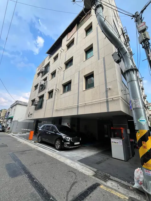 Private Room for Solo Female Travelers near Hongdae, Seoul