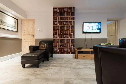 White Home Apartment