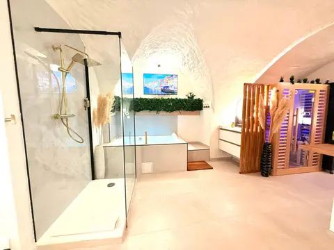 Love Room climatisée, Spa et Pièce Secrète