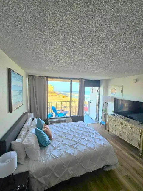 Ocean View Studio Condo w Heated Pool Private Balcony Free Parking