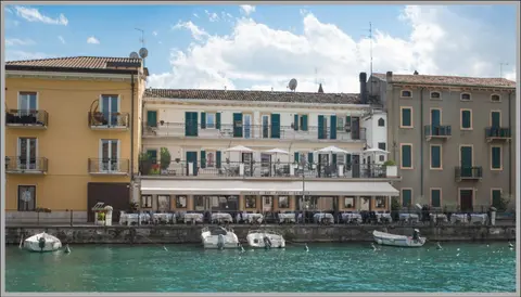 Fiori sull'Acqua Apartments