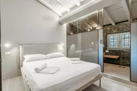 HOST4U - Beautiful New Room 56 in Brescia City Center Piazzale Arnaldo