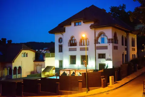 Cetate Residence