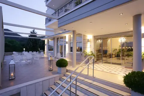 Chloe Luxury Hotel