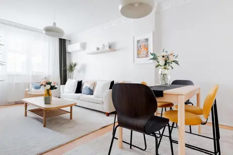 Flat w Balcony Near Taksim Square in Istiklal