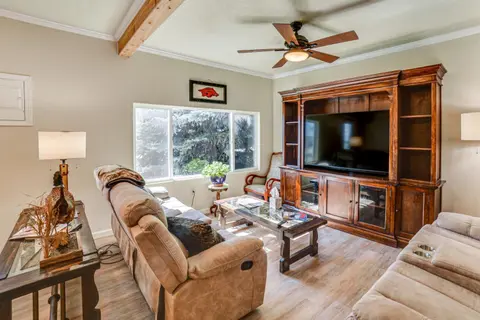 Walk to River: Oacoma Home w/ Dog-Friendly Yard!