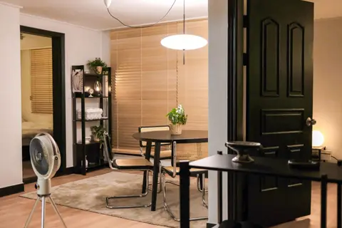 홍대 합정 블랙앤우드 하우스, 3룸 빔프로젝터, Hapjeong station 5 mins, nearby hongik uni, Airport bus direct, free luggage storage