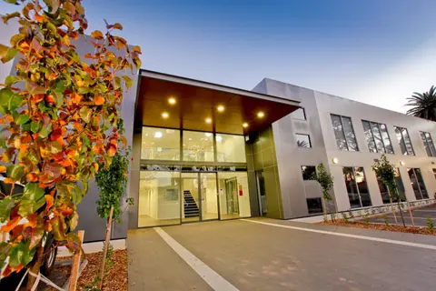 Indulge Apartments - Ontario