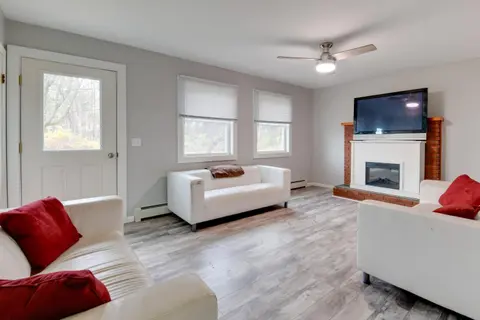 Ski, Hike & Explore: Home 5 Mi to Dtwn Burlington!