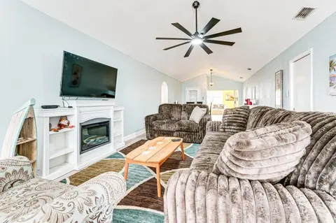 Canal-Front Home w/ Boat Dock & Lanai in Hudson