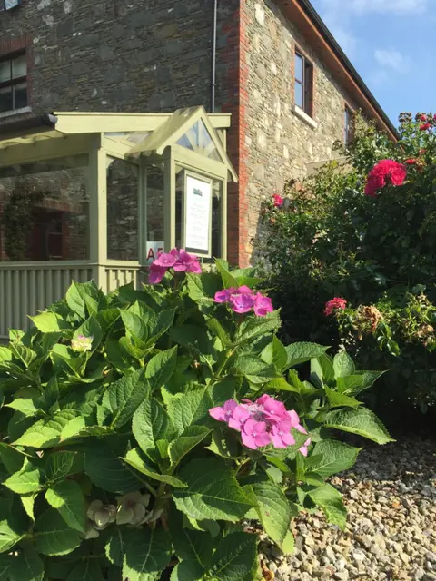 Riverbank, Country Pub and Guesthouse
