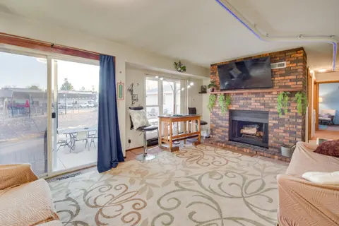 Pet-Friendly Siren Home! Walk to Bars & Lakes