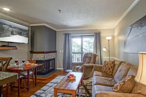 1 Br: Snowcrest 210B: Easy access to Widow Maker Territory