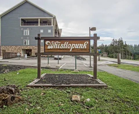Whistlepunk # 28: 2 Bedrooms, 2 Full Baths: Slope Side Wood Fireplace Central Location