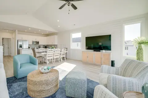 Walk to Private Beach Access, Elevator, 4BR/4BA
