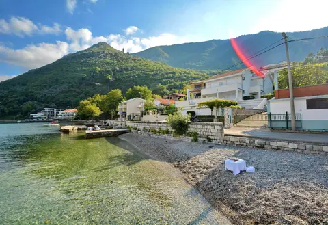 Step to Kotor bay St-oliv