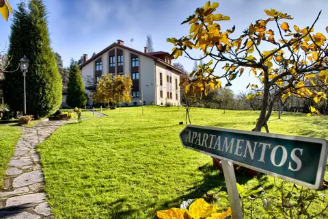 Apartamentos Rurales L'Arquera
