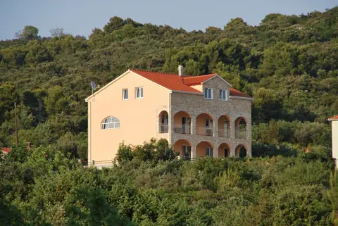 Villa Lunaris