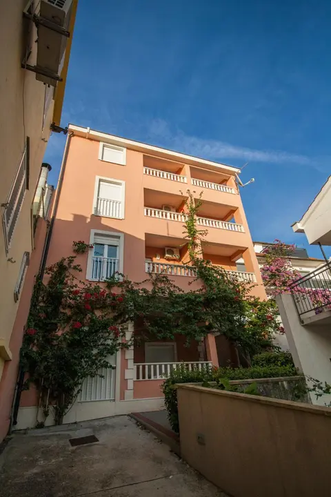 Apartments Knezović