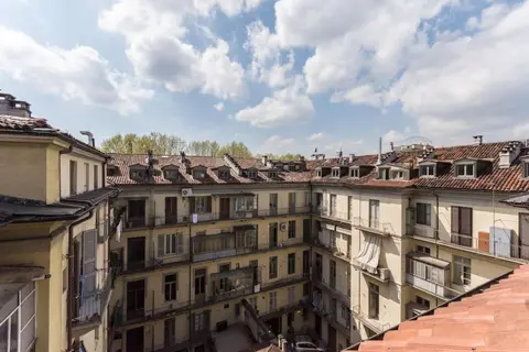 Accogliente Mansarda vicino Stazione Porta Nuova con ascensore