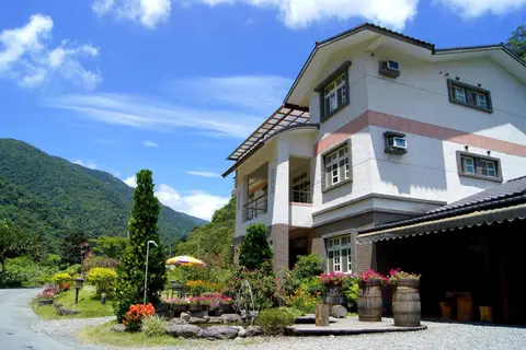 Left Bank BnB