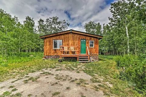 Duck Lake Cabin Rental Near Glacier National Park!