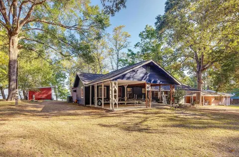 'the Whacky Shack' Family Cabin w/ Fire Pit!