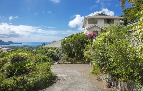 Zephyr Hill - 4 bedroom Villa with awe inspiring views 4 Villa by RedAwning