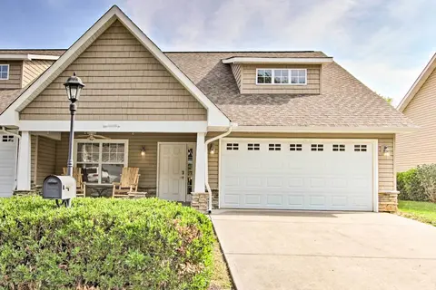 Home w/ Community Pool - 2 Miles to The Island!